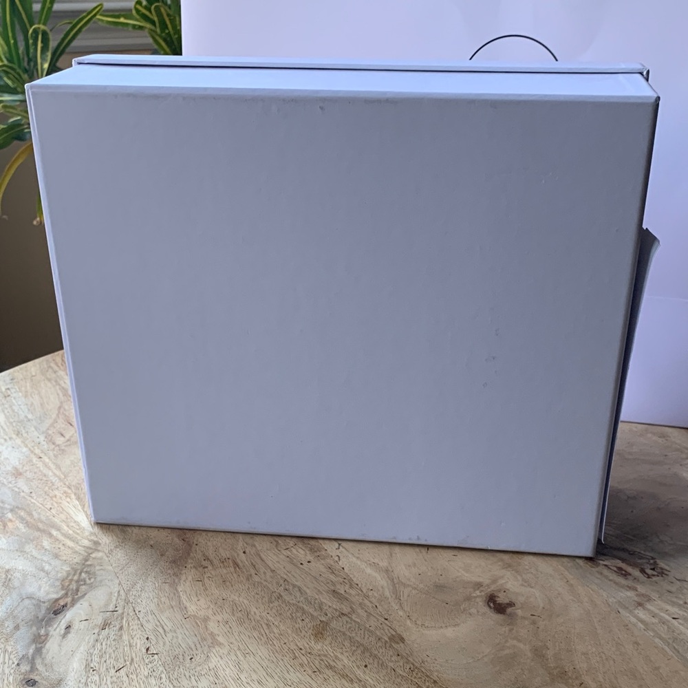 Balmain Classic White Gift Box - Picture 8 of 9